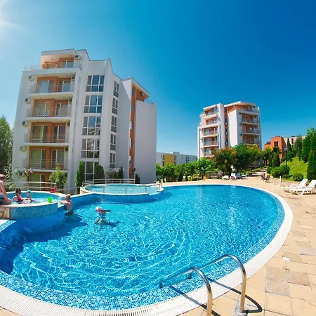 Apartamento Crown Club