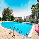Crown Club Apartment *